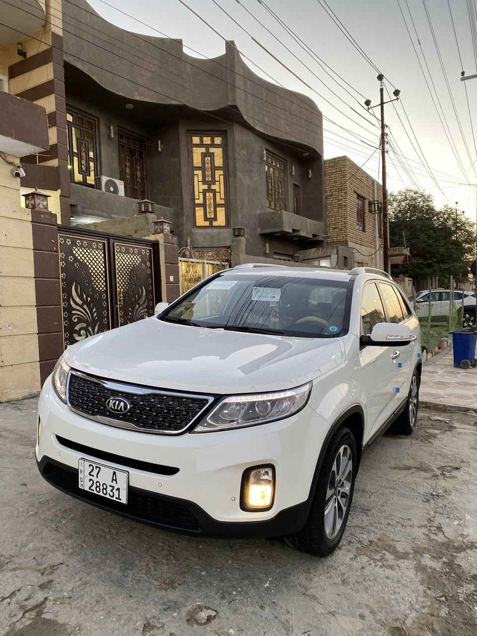 كيا سورنتو ماشية (60) الف فقط من النوادر موديل 2015 رقم ذي قار دولي بسمي السنويه هزه جديده سياره بعدهه بلزكات الشركة ونايلون الشركة فول مواصفات كويتي بصمه ترحيب بك لايت لد كشن كهربائي مري شفط ويل 19 حساس امامي خلفي كامره بردات أبواب سياره مخزونه وماطالعة حته كتلوكاتهه موجوده سبيرها البلاد مانازل 
سياره كارتون مكفوله كفاله عامه صبغ وضربه وتبديل وشخوط كفاله من الزلغ 
للعلم بيدك تشلع نايلوناتهه حتى الفابلونات بعدهن موجودات اليدور جديد وكارتون وكشخة هاي 
السوگ كلشي بي ومثل جدت هاي ماكو تجي وتشوف 
الك الفحص وإذا  تلكي اي نقص او مشي مو حقيقي او اي ذره نقص تاخذهه بلاش 
ناصرية حي أور شارع المدرسة الإيرانية نهايه الشارع 
***********
