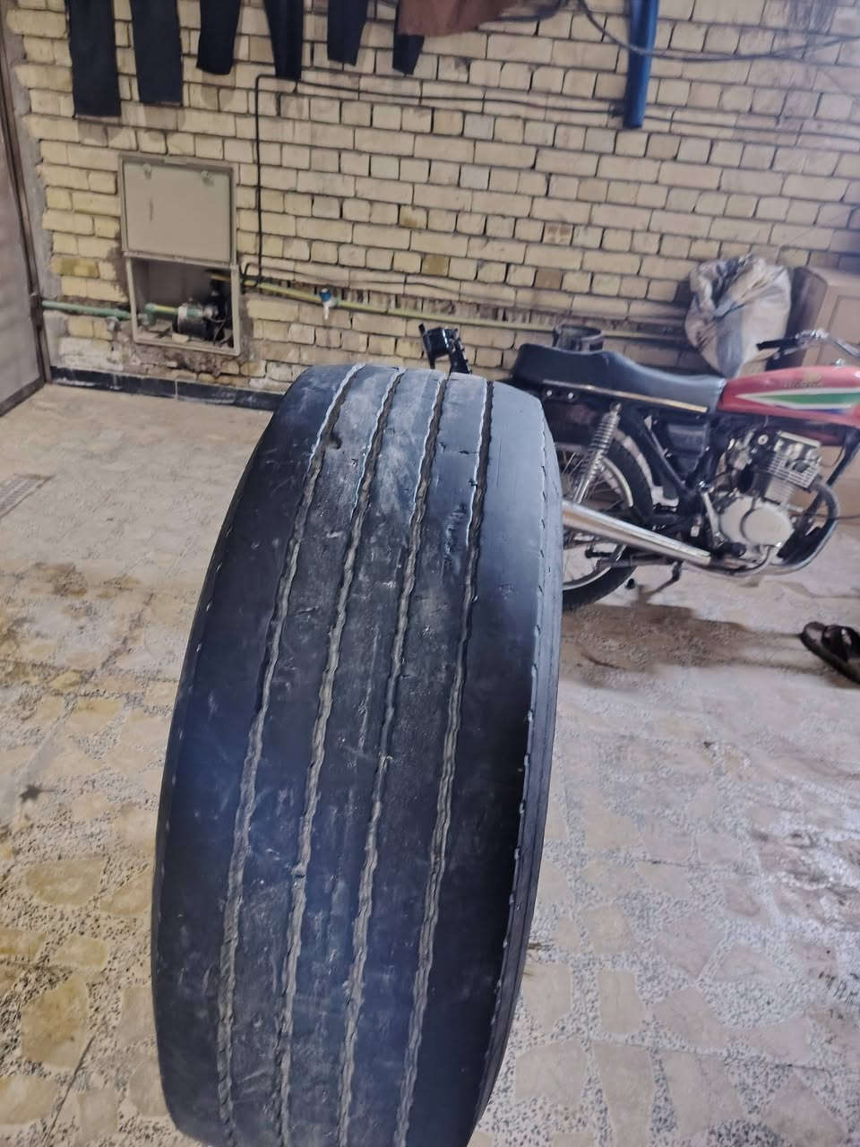 سلام عليكم زوج تايرات للبيع حرفش امامي كوري نضافه فول السعر 350
***********
