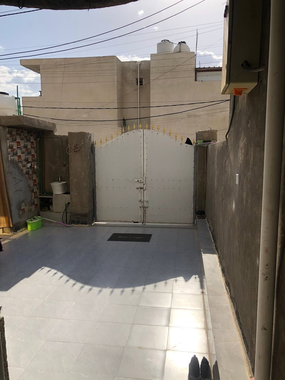 دار طابو صرف للبيع مساحه ١٢٥ متر يحتوي ع غرفتين واستقبال ومطبخ وصاله وصحيات داخليه وخارجيه في منطقه التجاره يم جامع سعديه للاستفسار الاتصال على الرقم 
***********
