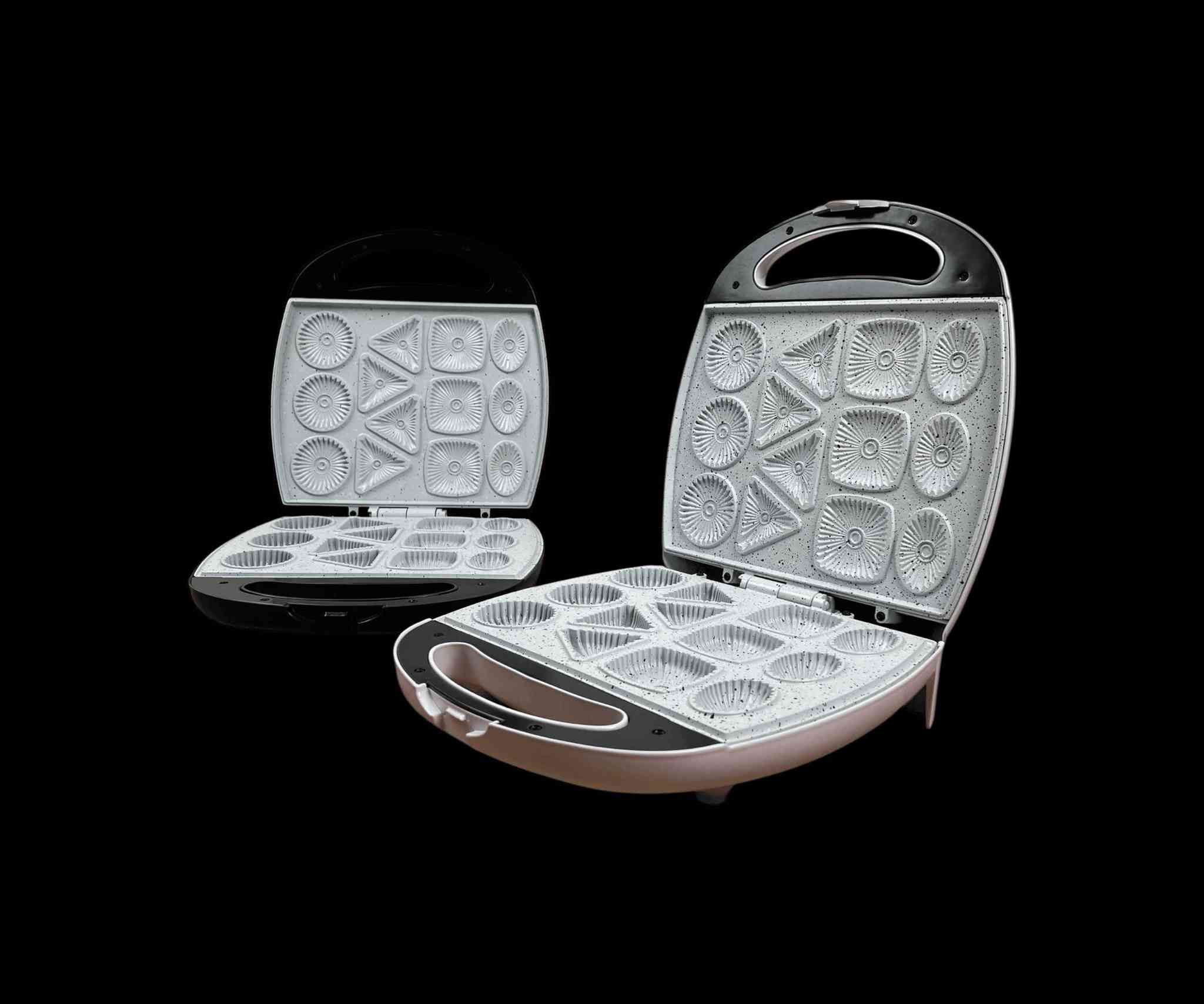 الاستخدامات

مثالية للإفطار، الحلويات، والوجبات الخفيفة في المنزل أو المكتب

مناسبة لتحضير أشكال متعددة في وقت واحد بفضل القوالب المتنوعة

المميزات

قدرة عالية 1400 واط لتسخين سريع وتوزيع حراري متساوٍ من الجهتين

تصميم مزدوج التسخين (Double-sided Heating) لضمان نضوج مثالي من الداخل والخارج

طلاء غير لاصق (Non-stick Coating) يمنع الالتصاق ويسهّل التنظيف

مؤشر ضوئي مزدوج

ضوء أحمر للتشغيل والتسخين

ضوء أخضر يوضح الجاهزية للخبز

مقبض عازل للحرارة لتوفير الأمان أثناء الاستخدام

قفل أمان حراري يمنع السخونة الزائدة ويحافظ على عمر الجهاز

هيكل متين وسهل التنظيف، بتصميم أنيق ومناسب لكل مطبخ

نظام تحكم حراري أوتوماتيكي للحفاظ على درجة حرارة مثالية للخبز

غطاء مزوّد بقفل أمان لمنع الانفتاح أثناء الاستخدام

المواصفات التقنية

الطاقة: 1400 واط

الجهد الكهربائي: 220–240 فولت، 5060 هرتز

المادة: هيكل PF حراري مقاوم للحرارة

نظام التسخين: مزدوج – علوي وسفلي

التحكم الحراري: ترموستات أوتوماتيكي بغداد, العراق


**إذا كنت صاحب هذا الإعلان وتريد حذفه لأي سبب، رجاءا أرسل رسالة إلى الدعم الفني**