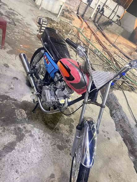 للبيع او مراوس كلك مكينه بارت مفتوحه توه مجفته ولفات جدد كلشي ماعوزه الدراجه نضيفه شوف العبن سعر 350 الف وبيه مجال حك الجيه مامتواجد على الفيس طب واتساب او خابر ***********
