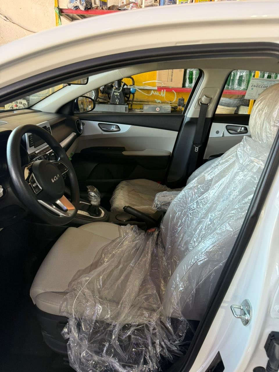 السلام عليكم 
سيراتو مديل 24 السياره مواصفات عاديه 
مكينه 2000
السياره ماشيه 28 الف 
السياره كفاله عامه معده بارد باب الصدر 
والباقي كفاله عامه 
الاستفسار الاتصال عل الرقم ***********
مكلف بنشر
السعر 176 وبيه مجال
