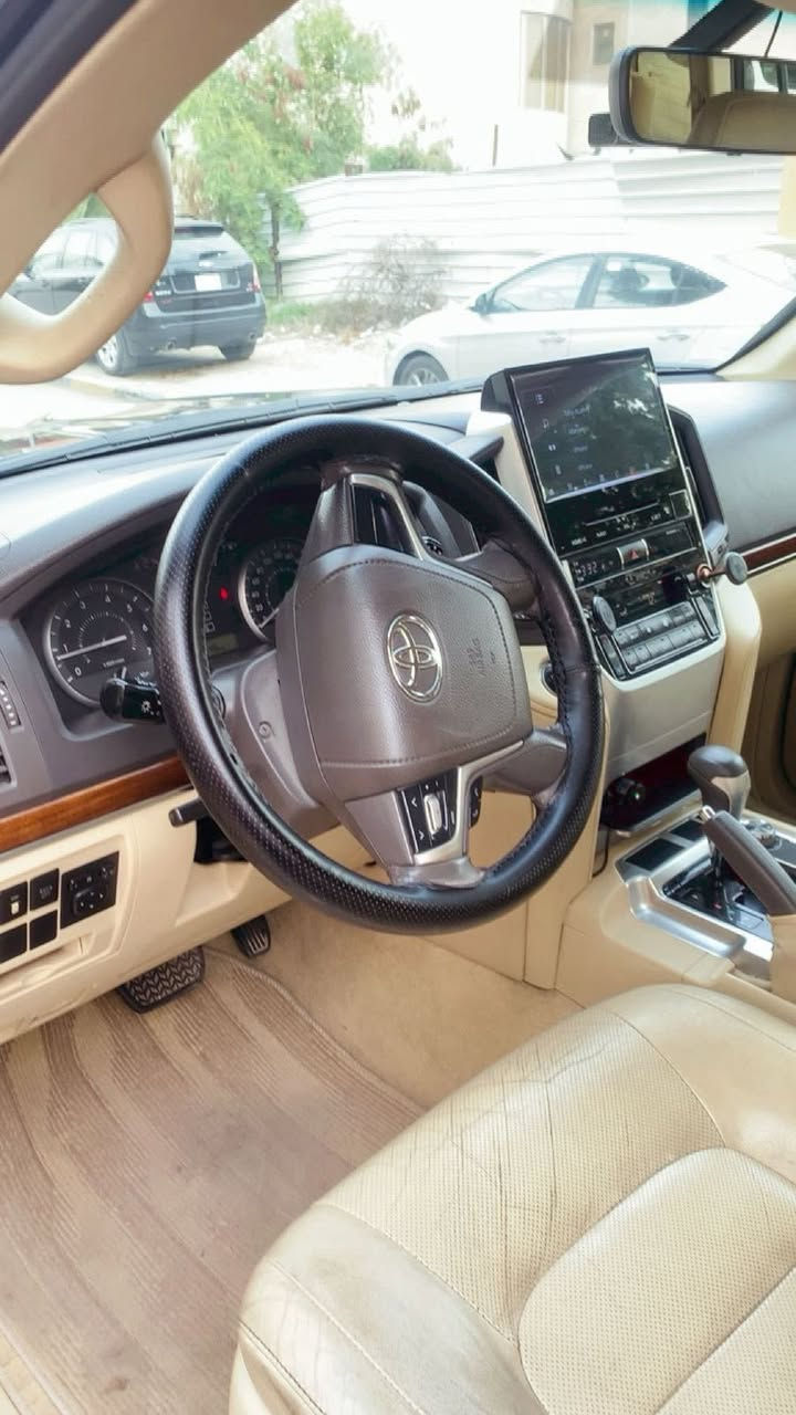 لاندكروزر 2016 فطيم ماشية 102 الف كلين السعر 49 للاستفسار: ***********
