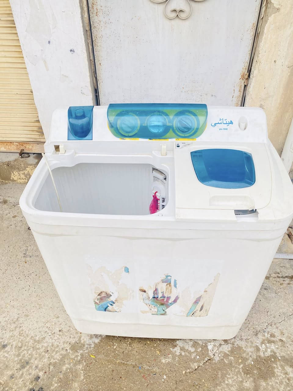 إسلام عليكم غساله شغاله بشرط كل عيب مابيهااا بلادي مامصلحه نوعيه هيتاشي (12كيلو) السعر 50 الشراي يتصل على الرقم ***********
