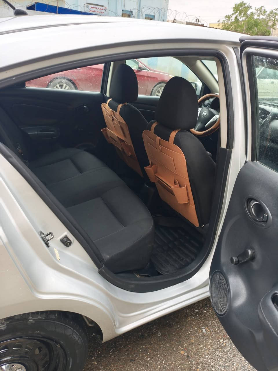 سلام عليكم نيسان فيرسا مديل 2019 وارد امريكي بيه ٣ قطع تبديل بجم مكينه كير حداديه تخم تاير كله جاهز رقم بصره مشروع وطني تحويل ثاني يوم بشرط سعر 80 وبيه مجال مكان سياره بصره قبله حي مهدسين رقم هاتف ***********
