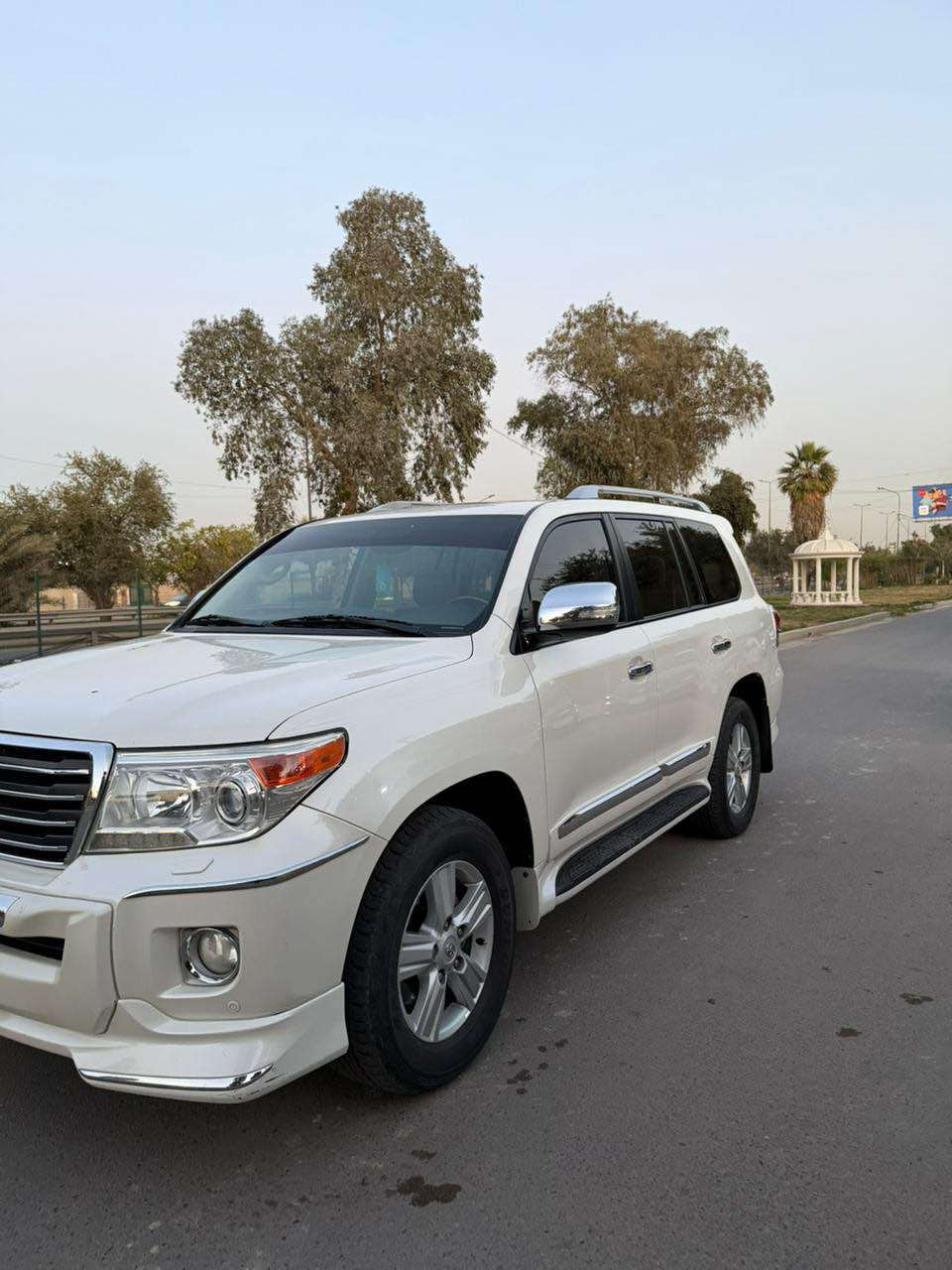 سلام عليكم 

لاندكروز GXR 
موديل 2014 
ماشيه 120 الف
السياره بيها جاملغ ايمن وباب بدون دواخل بدون ايرباك 
مواصفات السياره معروفه 
السعر 365وبيها مجال للطيبين 
مكان السياره بغداد المنصور 
*********** بغداد, العراق
