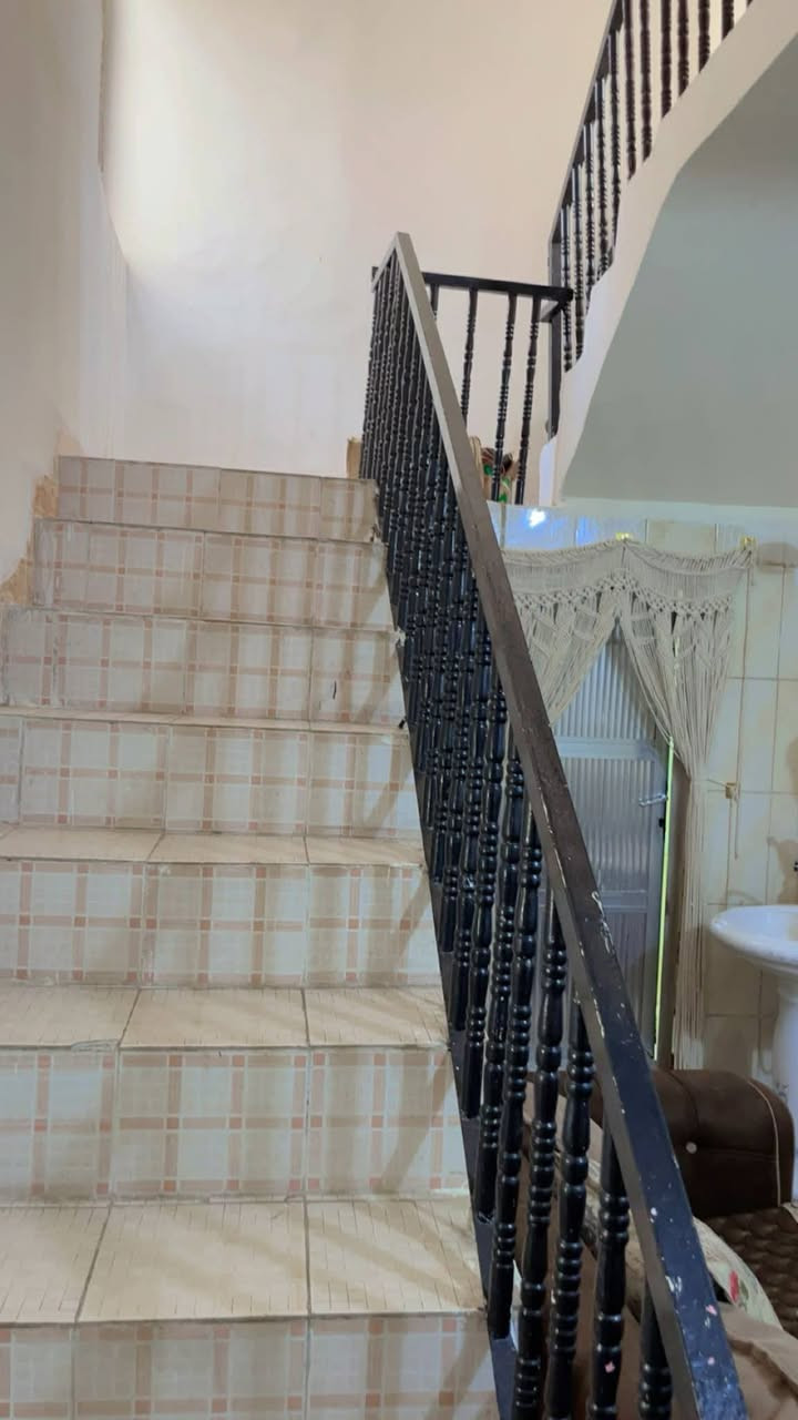 بسبب الوعود الكاذبه نعيد المنشور
السلام عليكم يوجد بيت للبيع المكان المهندسين مساحه البيت 150 طابو صرف بسمي
البيت يحتوي ع صاله واستقبال ومطبخ وغرفه جوه وغرفه فوك وصحيات داخليه عرض الشارع ١٥
الااستفسار الااتصال ع الرقم ***********
