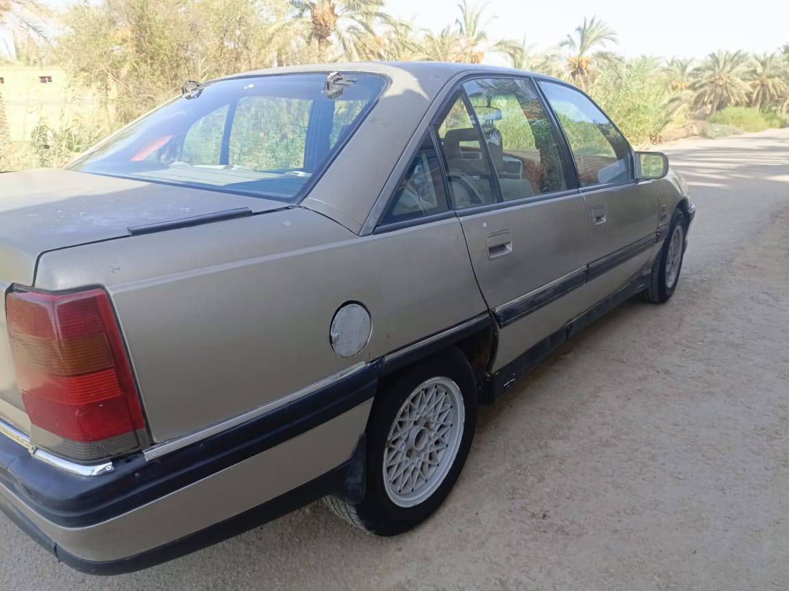 للبيع سعرة مناسب وتفاصيل اتصل ***********
ملاحضه السيارة مسويه حادث ومعمرة.  بدون صبغ  ذني صور قبل الحادث  سعرة 18 بيه مجال
