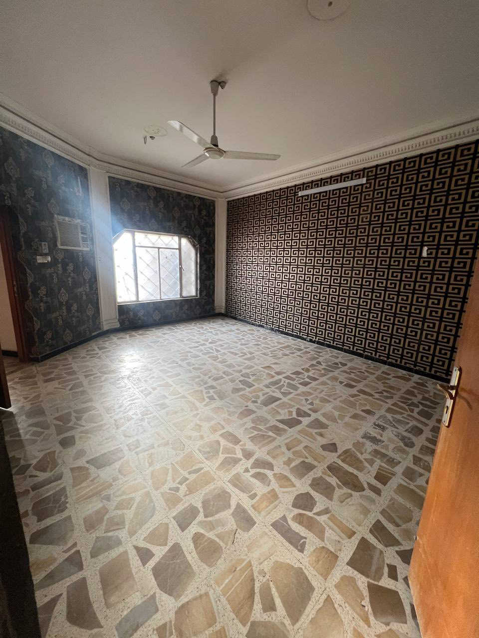 🏛️ بيت تجاري للايجار  🏛️

في الساعي بناء حديث موقع ممتاز

يحتوي خمس غرف منام صاله مطبخ

صحيات استقبال كراج مساحه 300 متر

يصلح لكافة الانشطة التجارية

سعر الايجار مليونين ونص قفل

ــــــــــــــــــــــــــــــــــــــــــ

للمعلومات اكثر الاتصال

على الرقم الموضح 

***********

رابط القناة 

https://t.me/vvvohhh
