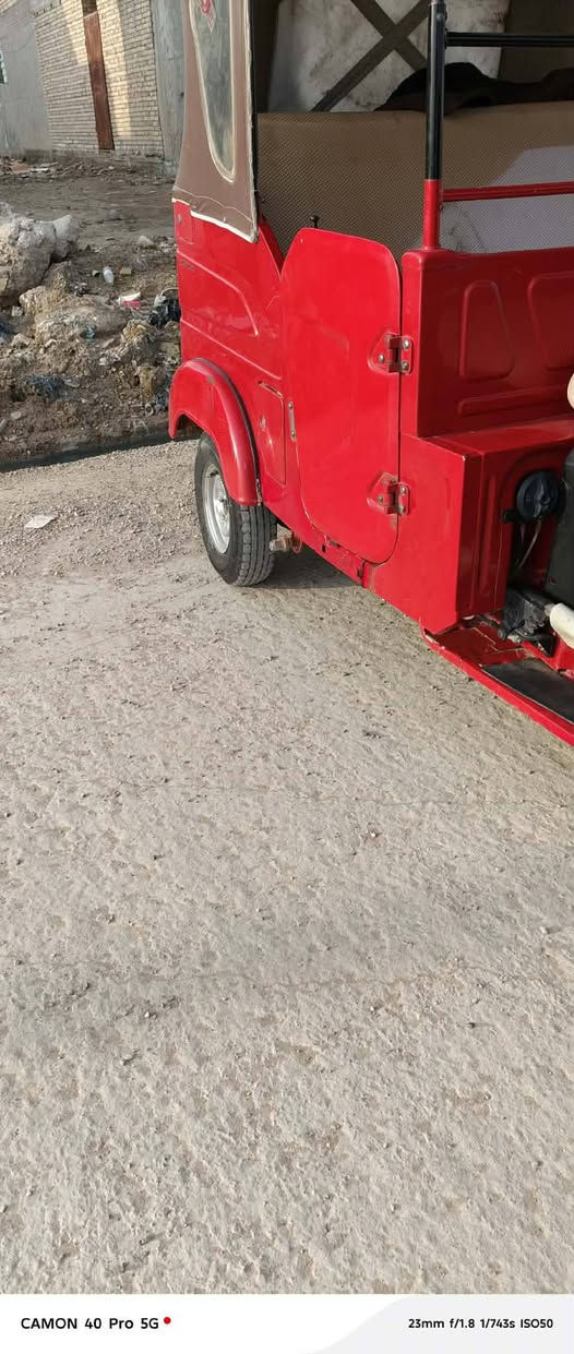 سلام عليكم تكتك للبيع موديل 22 شهر8رقم وسنويه كفاله عامه كشر ومكينه  مكان ناصريه قلعه سكر ***********
