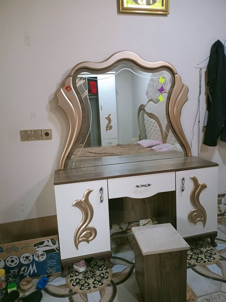 متاح غرفة نوم 
7 قطع تركي  مستعمل قليل السعر 950 الف او بيه مجال قليل


**إذا كنت صاحب هذا الإعلان وتريد حذفه لأي سبب، رجاءا أرسل رسالة إلى الدعم الفني**