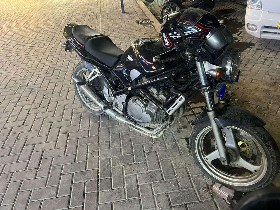 سلام عليكم دراجه بانده مكينه ربع  دراجه كلش حلوه وتراي يخبل مكينه مامفتوحه دراجه تراي كلش حلو وجاهزه الصبح نكره *********** وتساب موجد  سعر 15000 ومبيههه مجال
