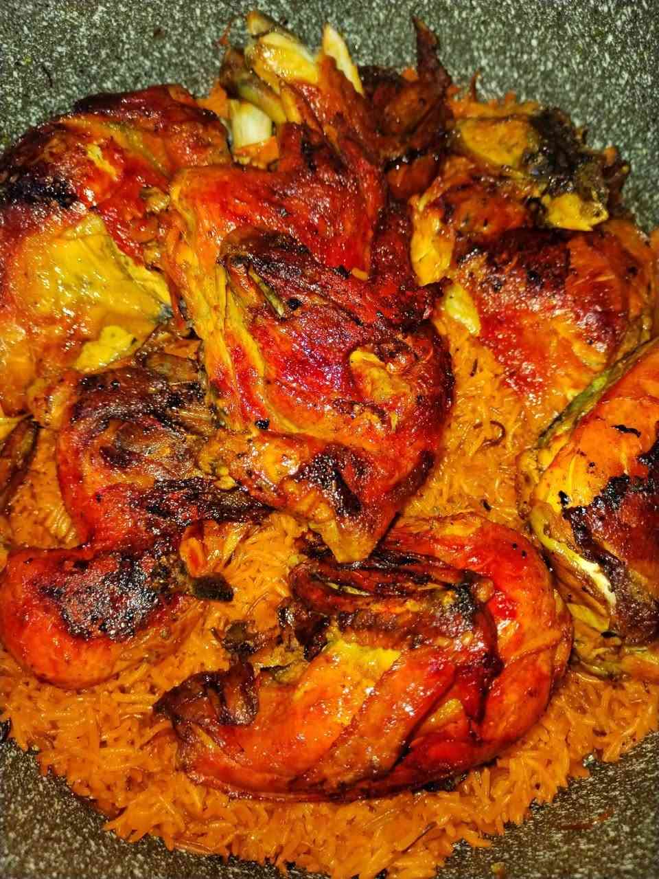 السلام عليكم اني طباخ اطبخ اعراس فواتح كافه المناسبات والعزائم تجهيز عزائم  للتواصل ***********
