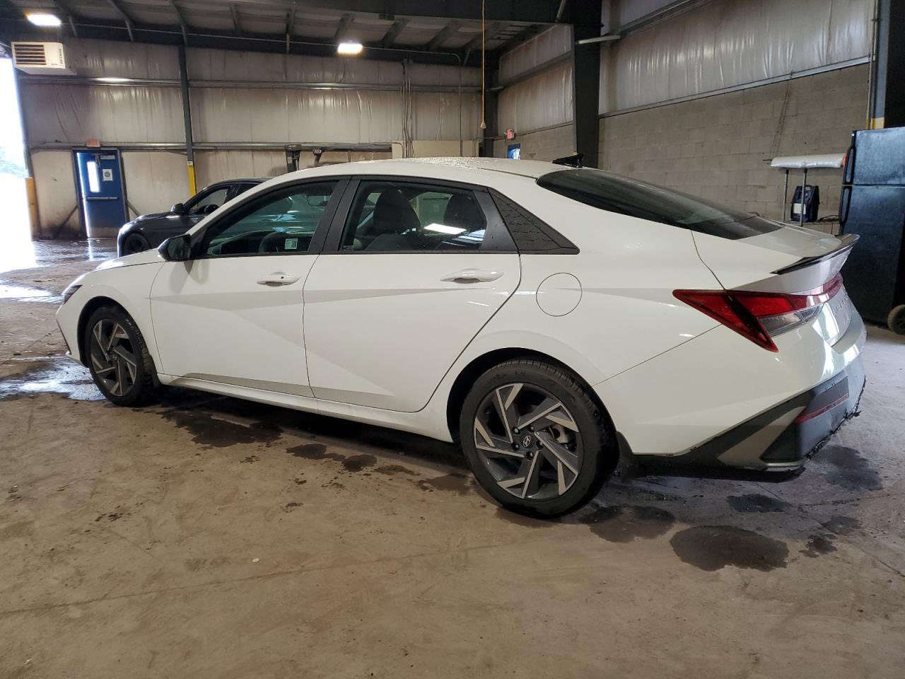 النترا 2025 sel sport  ابيض صدفي 
بدوووون رقم بدوووون رقم   تترقم جميع المحافظات عدا الاقليم 

كلين السياره هاي طختهة دافع اصبعين مو اكثر 
قطرة صبغ او تصليح او طخة ماكو 
جديدة السياره ماشية ٨٠٠٠ mi 

المواصفات 
تحكمات استيرن 
مري سود بلاد 
شحن لاسلكي 
سبايدر اسود خلفي بلاد
منافذ شحن 
وهواي بعد بيهة مواصفات 

السعر 175 
 وبيهة مجال بسيط 

رقمي ***********
