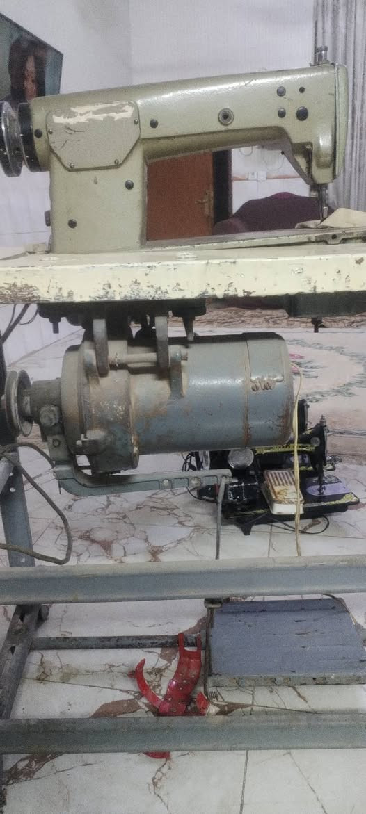 مكينه خياطه صناعيه شغاله سعر 100الف بيها مجال ***********
