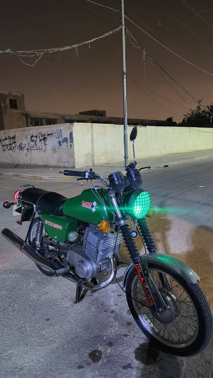 سلام عليكم امزت 82 رقم وسنويه بدون راعي مابيه اي لحيم دراجه كهربائيات شغاله كلشي بيه شغال سايس 2 كابريته جديد معدل فول دكته حلوه دراجه كامله مكاني نجف  خاص موجود واتساب ***********
