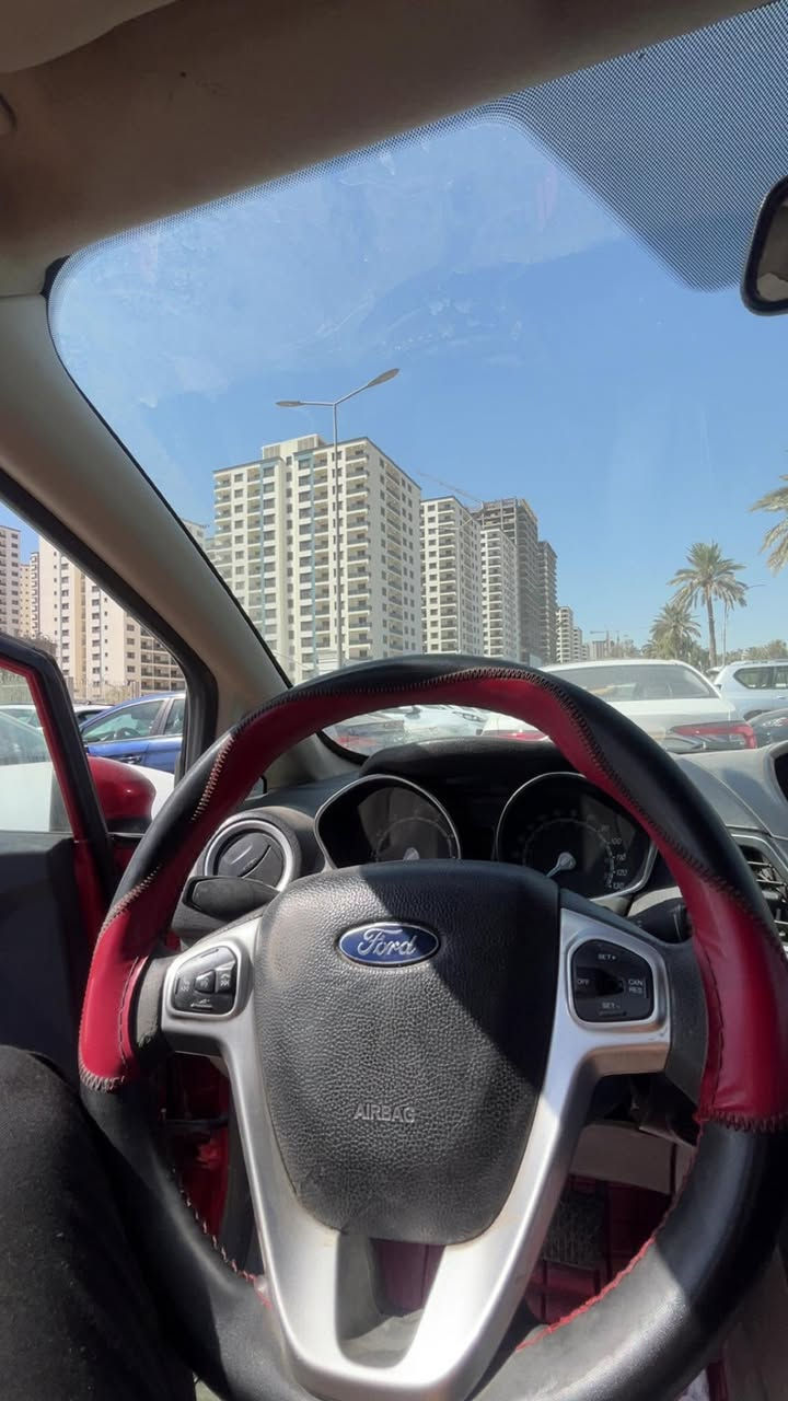 السلام عليكم …

فورد فيستا 2018 
السيارة كير مكينة كفالة 
حادثها امامي بنيد وجامة 
البنيد صبغ والدعامية 
السيارة خدمية ومرتبه ومال جناي 
رقم بغداد دولي باسمي 
مكان السياره كاظمية او حرية 
مواصفات se : تحكم سترين ،مانع انزلاق ، حساسات كاملة ، كامرة خلفية 
سعر السيارة 79$ وبيها مجال 
***********
 واتس ***********
