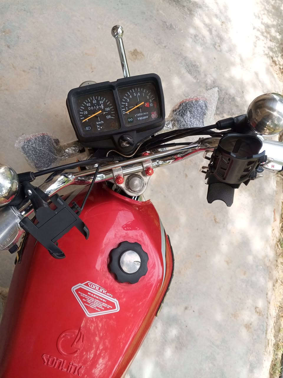 السلام عليكم للبيع دراجه تايكر موديل 2023 اوراق اصولي 5 اوراق مكفوله من كلشي محرك ما مفتوح كهربائيات كلهه شغاله 
ملاحضه بس الدبلات الاماميه واكفه 
للاستفسار :*********** 
السعر 600 بيهه مجال قليل كلش
