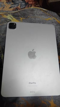 ايباد 11 برو معالج M2 ذاكرة 128 نظيف شخط ما بي وبطارية 90 مكاني بغداد ...