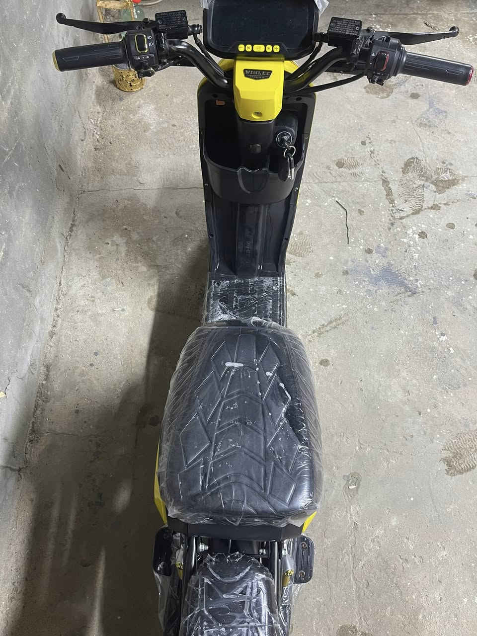 السلام عليكم دراجه R9موديل 26 البطاريته 32نضيفه كلش الدراجه وصله موجود ماشيه 7الف السعر 450وبيه مجال قليل ***********
