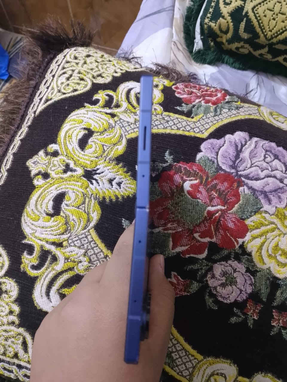 السلام عليكم جهاز البيع Galaxy Z Fold6 كامل ملحقات الذكرته 512 سعره خاص ***********
