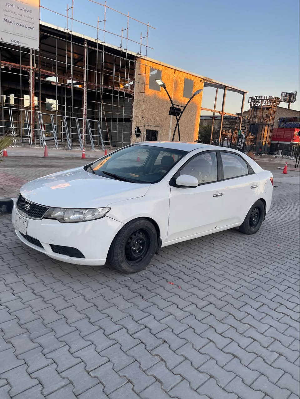 سيراتو 2012 خليجي بيها قطعتين چاملغ وبنيد ورشيت الداير وياهن صبغ سيارة ماعايزه شي وتخبل سيارة مشروع وطني تداور بأي محافظه للأستفسار الاتصال على *********** او المراسله خاص النجف, العراق
