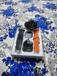 ساعه للبيع الكترونيه سعر 35 وياها وحده هديه رقم الهاتف 07861061180