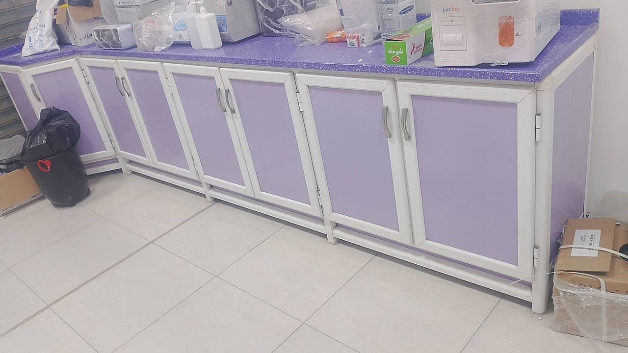 السلام عليكم متاح غراض مال عيادة كلش نضيفات وجديدات مكاني المحمودية 
***********
