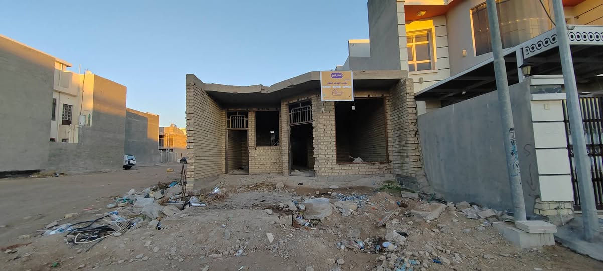 🔥 فرصة 🔥
🔥 هيكل للبيع بموقع مميز 🔥
اذا تريد هيكل بمكان حلو وبسعر قابل للتفاوض؟
مكتب الهدف للعقار والاستشارات الهندسية
يقدّملك عرض مميز 👌
🏠 هيكل طابق واحد للبيع
📅 بناء الهيكل: 2012
📐 المساحة: 150 متر
🔹 تفصيل البيت:
✔️ غرفة نوم 5×4
✔️ صالة واسعة 7×4 صافي
✔️ استقبال 6.75×4
✔️ مطبخ 4×2.90
✔️ حمام + تواليت
✔️ حديقة
✔️ خزان ماء جاهز
📍 الموقع الذهبي:
الفلوجة – حي الشهداء – القاطع الجنوبي
على حديقة مباشرة 🌳
خلف مطعم المزيود سابقًا / مطعم زرزور حاليًا
قريب من شارع 60
وقريب من شارع البو نسور
سايدين شارع 40 البو رديني
💰 السعر: 135 مليون
✳️ قابل للتفاوض للجادين فقط
📞 للاستفسار والمعاينة:
📱 *********** واتساب
📱 *********** واتساب
📞 ***********  اتصال
✨ مكتب الهدف للعقار – نختصرلك الطريق ونجيبلك بيت العمر 
.الهدف لتحقيق الهدف . 2026
