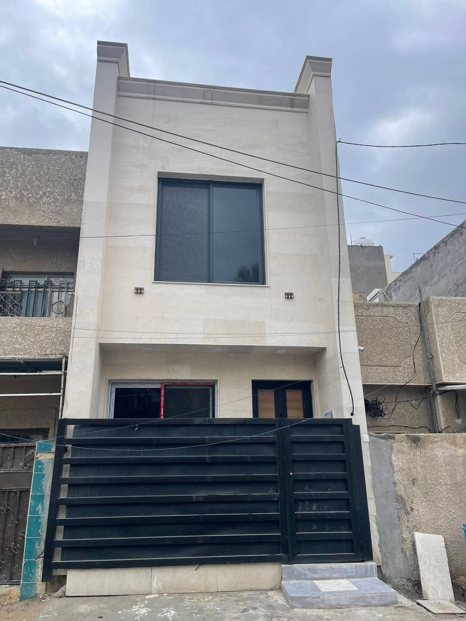 للبيع بيت مساحة ٥٠ حي الإعلام العمداء جديد تسليم مفتاح الموقع كلش حلو يحتوي على ٢ نوم واستقبال صالة وخدمات ارضية لوح ١٢٠ او مرمر شلالت داخلية بيبان قاصة السعر مناسب مقارنة اسعار المنطقة 
للستفسار ***********
