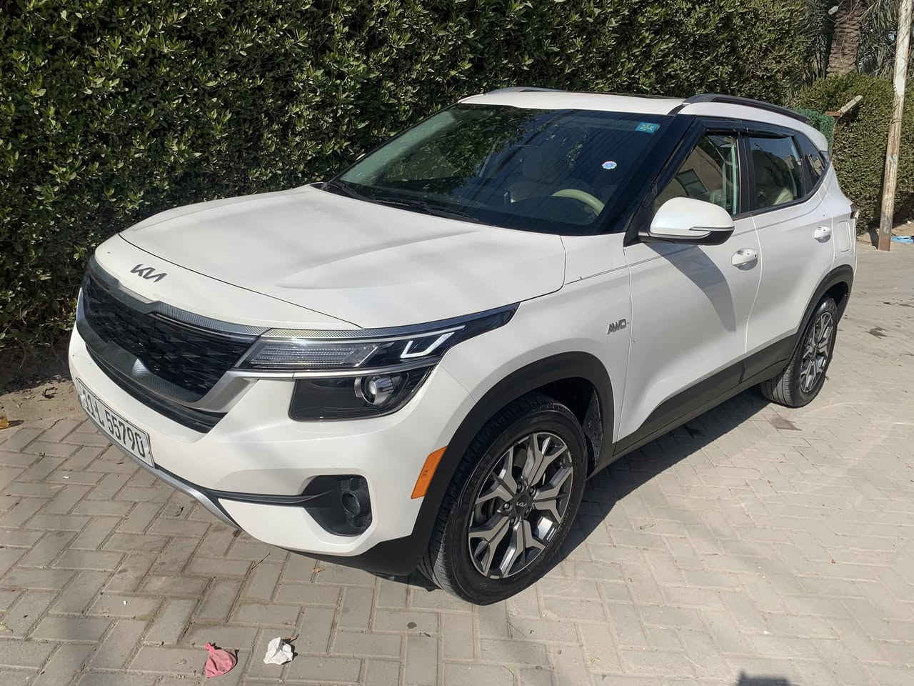 سيارة سيلتوز 2023 لون ابيض .. فول مواصفات رقم بغداد وارد امريكي.. نظيفة جداً ( بحالة الزيرو ) 4 سلندر وحجم المحرك 2000 دوش .. كشنات جلد ابيض ملكي ومغلفة تغليف جلد اصلي .. 
فتحتة سقف سلايد رووف 
بصمة تشغيل ، بصمة ابواب ، بصمة صندوق 
لد نهاري ، تحكم بشدة و اتجاه اللايت 
بروجكترات امامية ، انارة داخلية لمس
توقف ذاتي ، تشغيل عن بعد ، تنبيه الخروج عن المسار ، تحكم بحساسات التشغيل والاطفاء و التوقف الذاتي 
فول تحكم ستيرن، اشارات جانبية بالمرايا ، مرايا كهرباء 
مود درايڤ قيادة متعددة ( انماط قيادة متعددة ) 
نظام مانع انحدار ، مانع انزلاق 
شاشة لمس ذكية بالايعازات المتعددة الناطقة عالية الدقة 
‏GPS , خرائط waze ، apple carplay , auto android 
رادار امامي و خلفي وجانبي ( 360 درجة )
مخرج طاقة امامي وخلفي 
تبريد امامي وخلفي ( قطعتين ) 
كاميرا امامي و خلفي 
حساسات امامي وخلفي 
4 ويل 
كرسي السايق كهرباء 
تدفئة كشنات 
بالاضافة الى مواصفات اخرى كثيرة 
السيارة بحالة الوكالة جديدة ونظيفة جداً داخل وخارج ، عزم وعزل عالي جداً حادث بسيط ( قبغ صندوق ) ماشية 26 
السعر:  205 $ دولار 
للاستفسار: ***********  ( متوفر واتساب )
