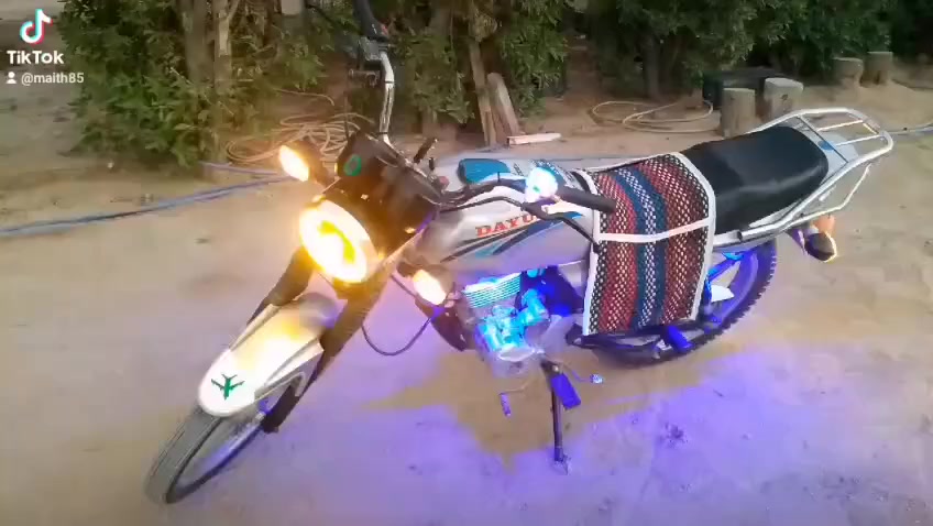 السلام عليكم دراجه دايوان موديل 22 اوراق مابيه تنقيص قليل للبيع السعر 700 بيهال مجال قليل*********** الرقم والاستفسار والموش رأيي  لا يتصل
