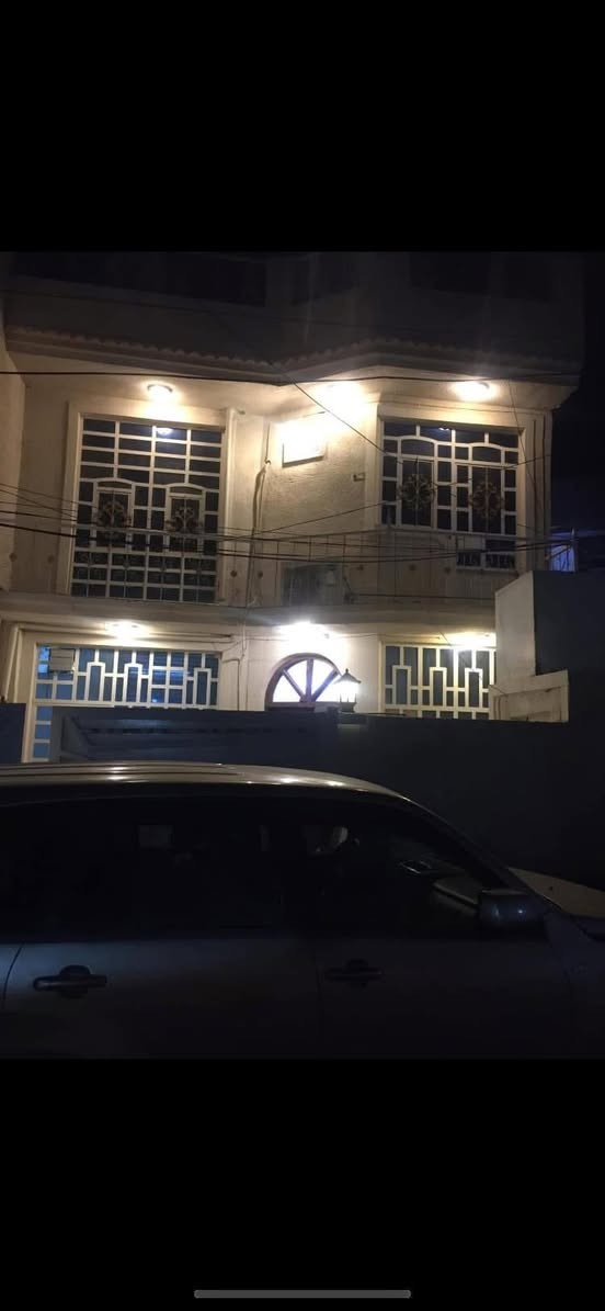 السلام عليكم دار للبيع الموقع في بداية شفته المساحة 120م  البناء كل طابوك الدار طابقين  محتوى الدار الطابق الاول استقبال ومطبخ وصالة وغرفة نوم  وصحيات داخلية وخارجيه. الطابق الثاني غرفتين نوم كبيرات  السعر 125 وبيها مجال للشراي الاستفسار على الخاص لو على الرقم *********** الدار طابو زراعي قرار 25
