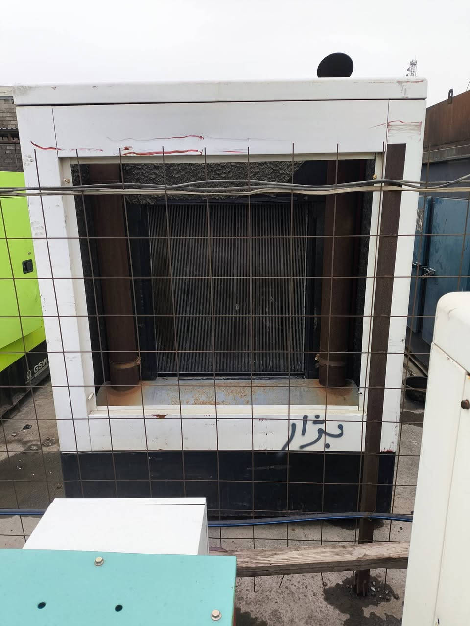 كاتم فارغ للبيع القياسات الداخلية للكاتم : طول 360 وعرض 170 وارتفاع 210 أما القياسات الخارجية للكاتم الكلي طول 450 وعرض 180 العنوان اربيل السعر 15 ورقة للإستفسار *********** يوجد توصيل لكافة المحافظات وبضمان 🚚
