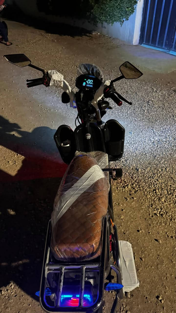 مكلف بل نشر للبيع موطور شحن ٢٤ بطارياته تخم جديد
السعر 525 وبي مجال 
للتواصل ***********
