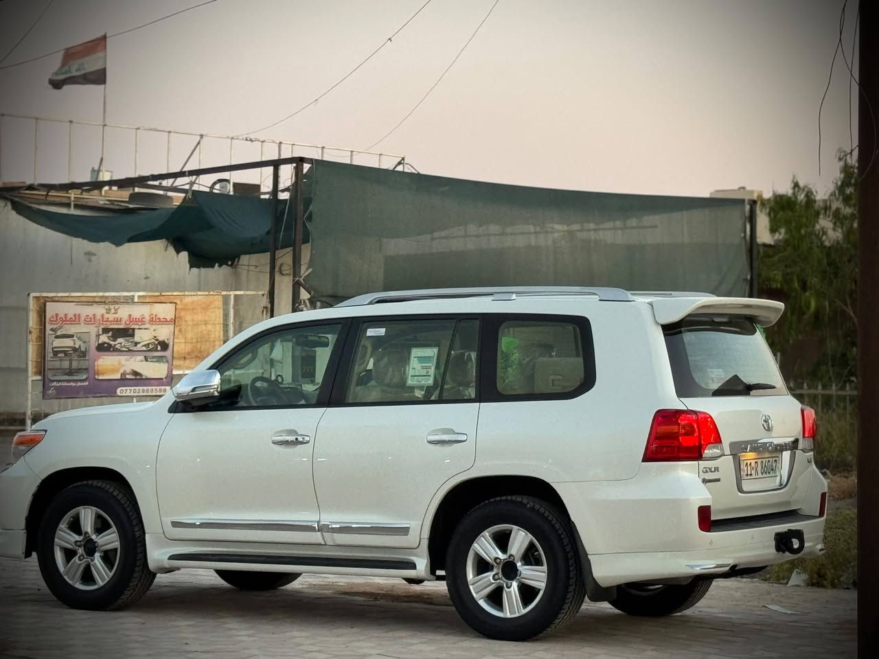 السلام عليكم 
للبيع لاندكروز  GXR  موديل ٢٠١٤ 
حجم المحرك  6 سلندر  4000 cc
السيارة مكفوله  على وضع الشركة 
السيارة ماشيه 132 الف حقيقي شرط الفحص 
السيارة كفاله عامه 
 كير مكينه صدر كلها شرط 
تخم تاير جديد باتري جديد دهن كير جديد 
سيرفس كامل اي نقص مابيها  السيارة مال جنايه مو مال معارض 
مكان السيارة صلاح الدين تكريت  
للاستفسار اكثر 
***********
