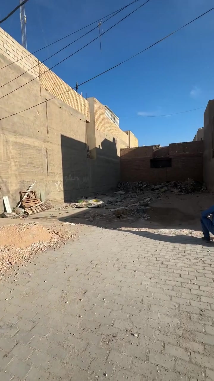 العرصة للبيع
المساحة ٢٢٠
١١ واهجة ، ٢٠ نزال

عرصة تجارية  للبيع المساحة ٢٢٠ متر الموقع:ملحق الفارس الشارع الفاصل بين القدس وملحق الفارس للاستفسارات:***********
***********
