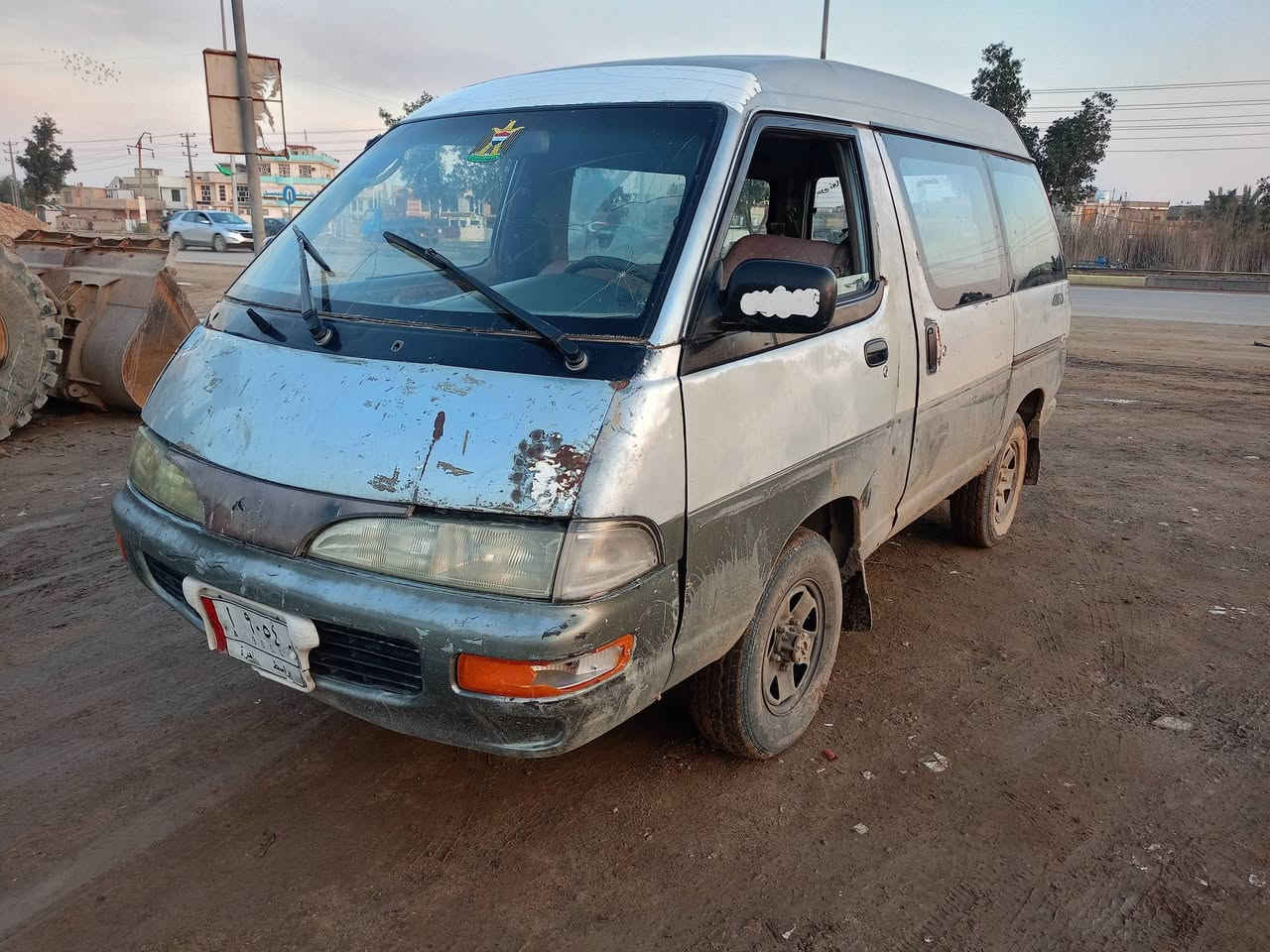 سلام عليكم فاره للبيع موديل 95 رقم واسط سيارة كير ومحرك بيها ونجي سيارة جاهزة من أي نقص السعر 16ورقه وبيها مجال العنوان واسط العزيزية الاستفسار ع رقم الهاتف ***********
