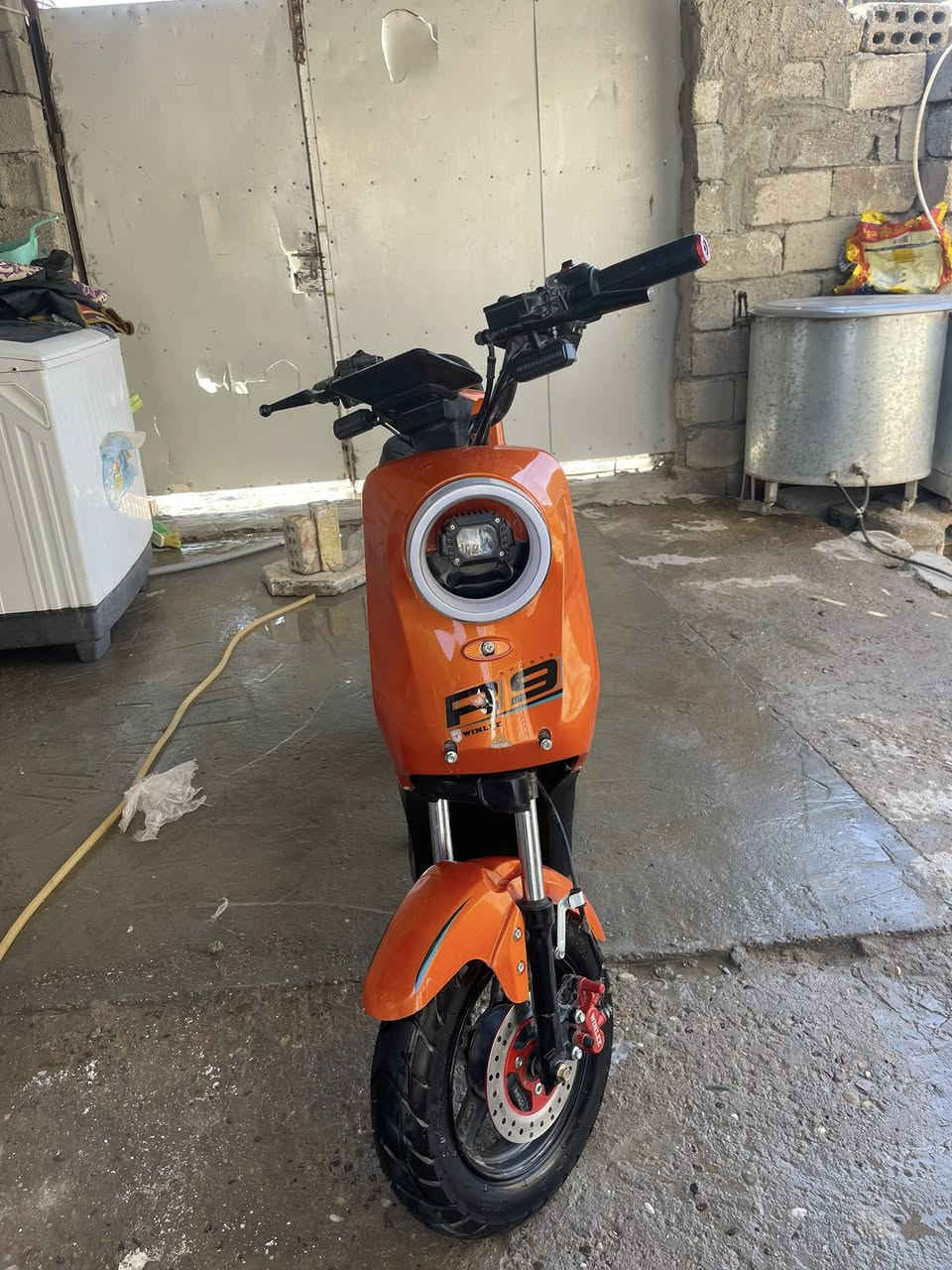 السلام عليكم دراجه شحن R9للبيع السعر 550 وبي مجال الغراض مالته كامله. ورقم الهاتف *********** العنوان الحصوه حي الإعلام الصدار مالته 2025
