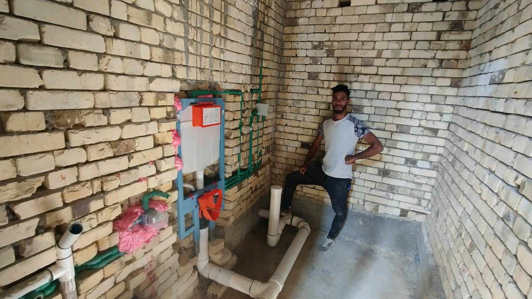 سباك تسيسات صحيه عامه ماء ومجاري تقطير السبالت الغاز عمل منضومه تانكيات 