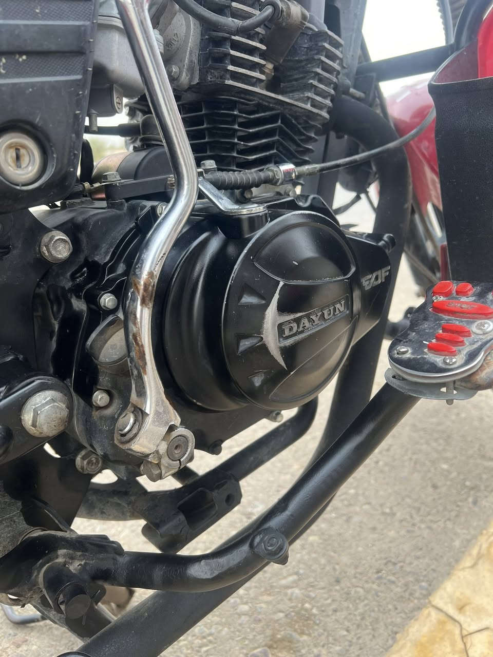 كلها شغاله كهربائيات محرك كير دشبول بيها زنون مرتبه الدراجه إلى آخر حبايه
دايون موديل 21 
أوراق كامله أصوليه 
سعر 1100 مليون ومئه الف مكان بغداد 
ملاحضه الدراجه بدون صندوك 

‭+964 787 988 8151‬
***********
