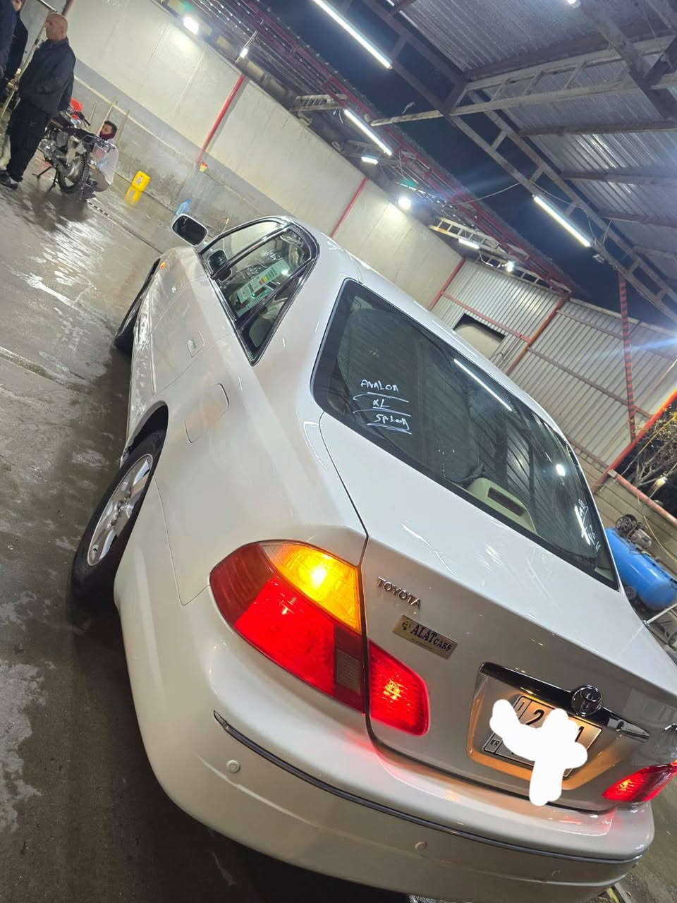 السلام عليكم 
للبيع سياره افلون خليجي نص فول
 موديل 2002 كفاله عامه
  ماشيه 90 الف 
بيها فقط شبر صبغ بالجاملغ الخلفي اثر شخط 
رقم سليمانيه بسمي السعر الاتصال  ع الرقم 
***********
