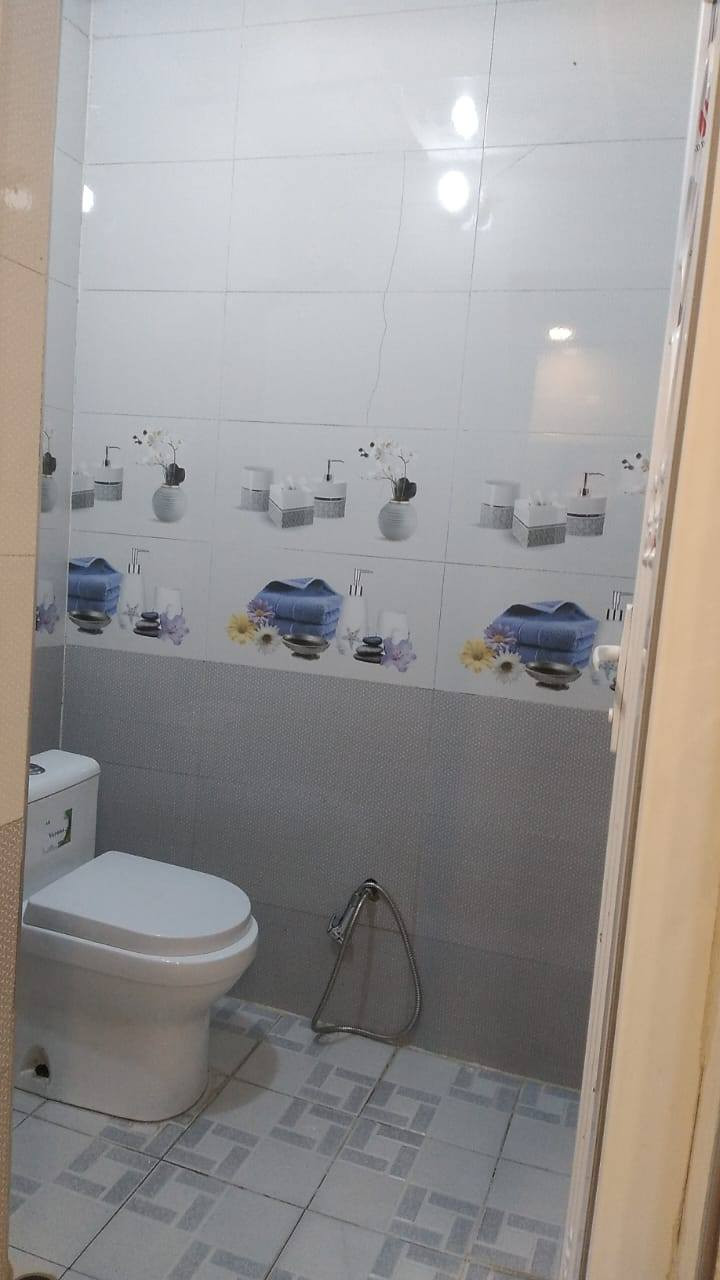 مشتمل 70 متر للبيع او مراوس بمساحه اكبر يتكون من كراج وحديقه ومدخلين واستقبال وهول داخلي وخدمات وغرفه نوم ومنور طابق واحد بدون درج السعر 90 العنوان ابو دشير قرب مدرسه النهرين
***********
