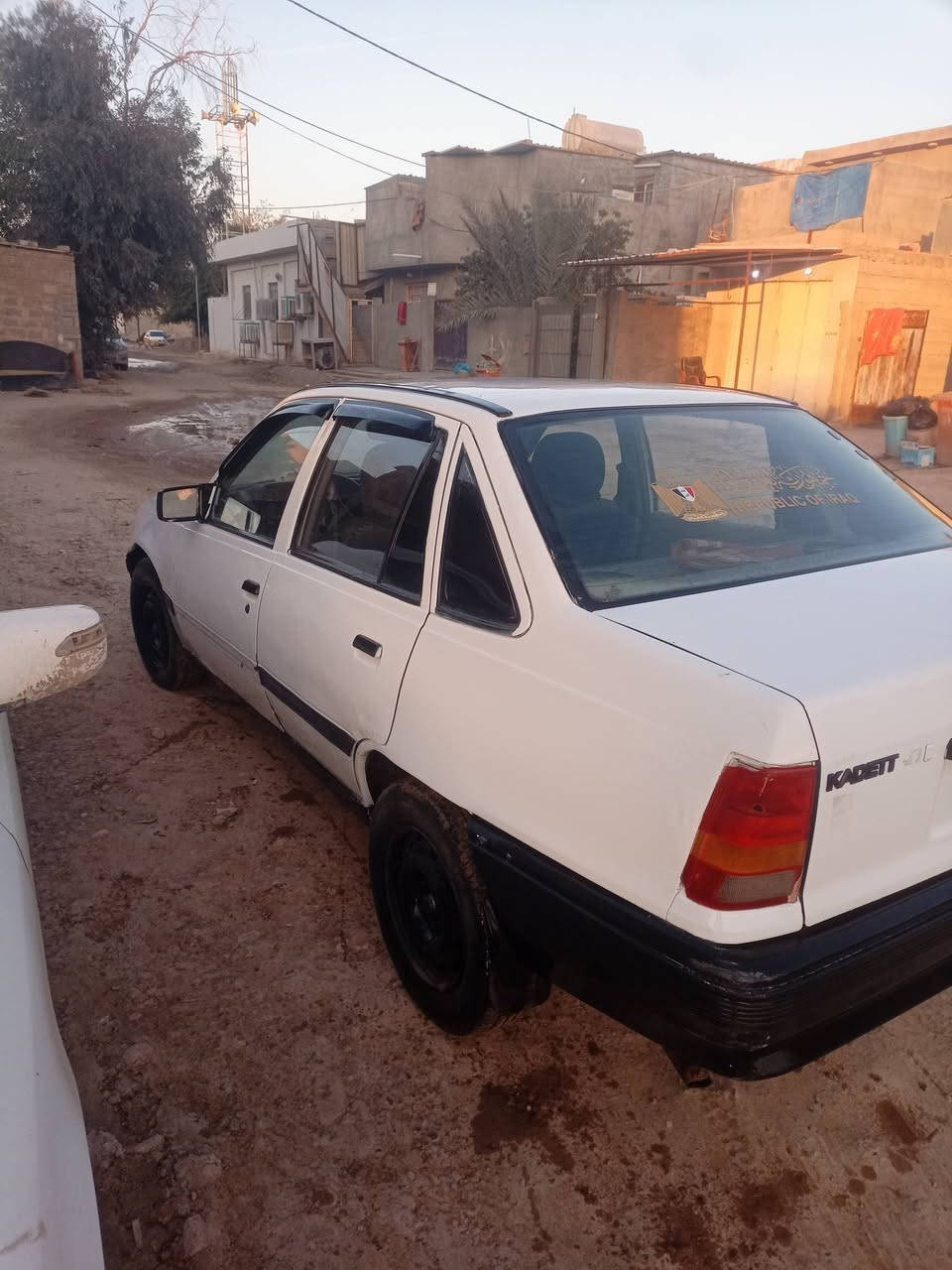 للبيع كاديت موديل 90 رقم انبار مشروع وطني السيارة بسمي كلشي كير محرك شرط محرك نوزل كلشي ما عايزهة السعر 19وبيهة مجال حك الجية للاستفسار ***********
