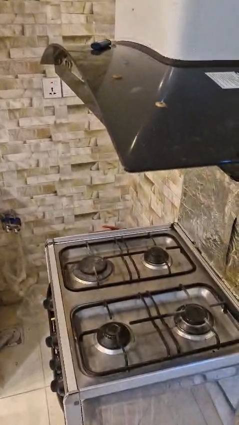 شقة غرفة وصالة منطقة شورش شارع حديد وخشب  مؤثث 400 الف 
 ***********
***********
