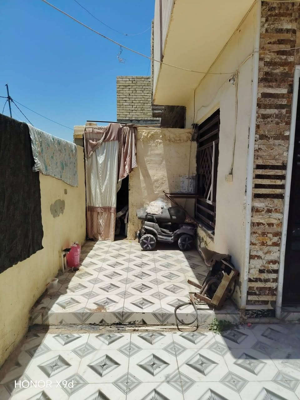 سلام عليكم بيت للبيع بالجمعيه مساحة 165 غرف نوم صاله ستقبال مطبخ صحيات *********** *********** واتساب  طابو زراعي سعر ٦٥
