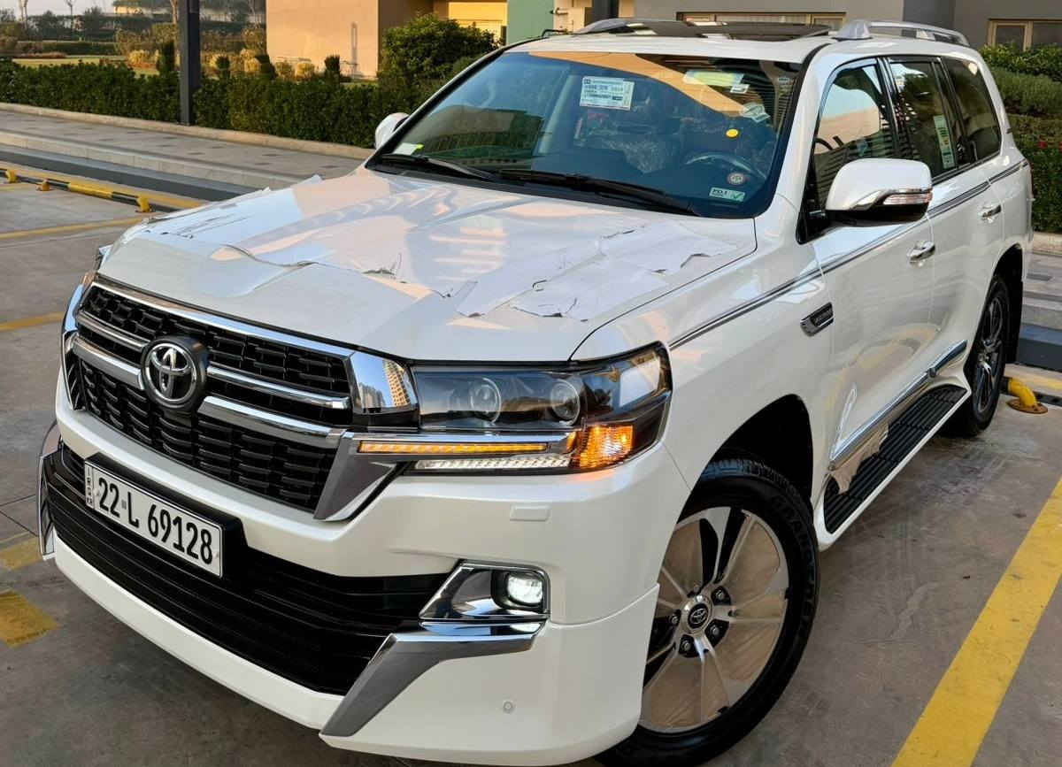 تويوتا لاند كروز 2021 GXR V8 فول كران تورين أصلي المواصفات الأساسية موديل 2021 فئة GXR V8 محرك V8 سلندر ناقل حركة أوتوماتيك شركة ت ساس حالة السيارة بدون صبغ بدون شخط بدون حالوب بدون رمل أو حصوة حتى الدعاميات سليمة
الضمان عام كامل من دعامية إلى دعامية
المسافة المقطوعة 35000 كم فقط حقيقي

💎 ســعــر ✅ ::  الــرد تلقائي📮

الإطارات والعجلات
4 إطارات جديدة
ويل جديد بدون أي نقص

الحالة الميكانيكية
محرك وجير بحالة ممتازة لم يُفتح أبداً
بدون صوت أو دخان
كل خراز بلادي موجود

المواصفات الإضافية والفخامة
صالون وكوشنات كهربائية ثلاث درجات
حساسات أمامية وخلفية
بصمة وكاميرا بايت
ثمانية وسائد هوائية
نظام كيج لكزز
مصابيح زينون
دبل أكسل وصندوق شفط بلادي
ثلاث شاشات بلادي وشحن موبايل
تحويل ورقي
تحويل بشرت مباشر حول كل جديد

رقم التواصل
***********
