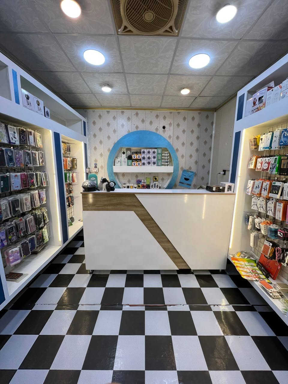 محل موبايلات للبيع
الناصريه حي اور 
***********
