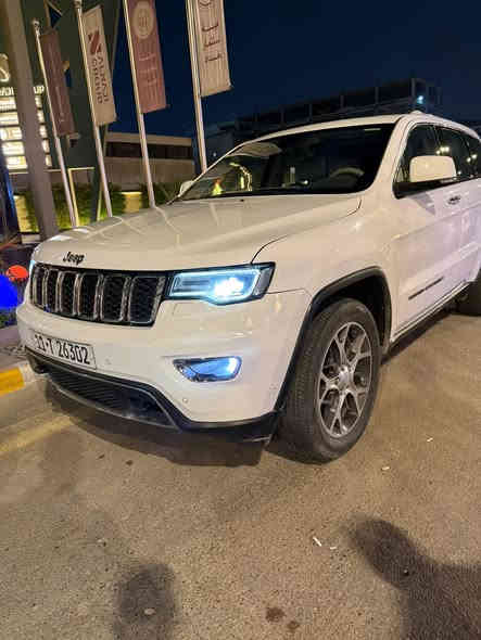 جيب كراند شيروكي خليجي اكلين فول مواصفات1/1
‏‎الموديل : 2020
‏‎اللون ابيض
-سقف بناراما وفتحه
-3شاشات كبيره
-داخل بيجي مميز
-ويل 20
‏‎-المقاعد الأمامية كهربائية .
‏‎- المقاعد الأمامية تدفئة وتبريد
‏‎- نقطة عمياء بلمري رادار جانبي.
‏‎- فتحات usb للمقاعد الخلفيه 
‏‎- تشغيل عن بعد
‏‎-  ستيرن الجلد  .
‏‎-  تدفئة ستيرن . 
‏‎-  الشاشة كبيرة مع GPS . 
‏‎- حساسات 360
‏- apple carplay واندرويد اوتو
‏‎- صندوق كهربائي .
‏‎- حساسات أمامية اصلية .
‏‎- كاميرا خلفية اصلية دواره  .
‏‎- زراك اوتو ويا الامطار.
‏‎- مرايا متحسسه للضوء العالي .
‏‎- محدد سرعة( كروز سرعة ). 
‏‎- رادار خلفي نظام بريك اوتماتيكي.
‏‎- نظام مانع انزلاق .
‏‎- جنطة كهرباء وفتح وسد عن بعد
‏‎- نظام معرفة ضغط الاطارات.
‏‎- نظام اقتصاد بالوقود eco.
‏‎- نظام sport
‏‎- نظام تقليل السرعة بالمنحدرات
محرك 3600
‏‎- بصمة.
رقم بغدادالجديد هزه وسنويه جديده بأسمي السياره تحويل ثاني يوم

سياره جديده بمعنى الكلمه 
***********
عنواني /بغداد
