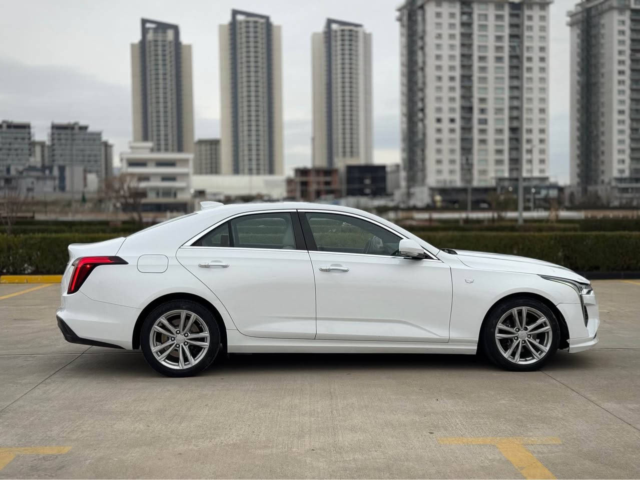 ‎کوردی / عربی 

‎بسم الله الرحمن الرحيم

Cadillac CT 4  2022 Luxury 

کادیلاک  CT4 2022 
سەیارەیەکی فەخم و نازدار و زۆر بەقوەت 
مەکینە ٤ پستۆن ٢.٠ تۆربۆ هێزی ٢٣٧ ئەسپ🚀
سەنەویو رەقەم تازەیە و بە ناوی خۆمەوەیە 
٤٢ هەزار کیلۆمەتر ڕۆیشتوە

💵نرخ 💵 (( 180 )) وەرەقە و معامەلە 

مواسەفات  Luxury :
٥ بەصمە و شەغال 
کامل ڕادار ٣٦٠ پلە کوشن لەگەڵ ڕادار هەرزە ئەکات 
شاشە و کامێرا و حاسە و برێک بەصمە 
ناو سپی کوشن جلد و کارەبا و خزن
تەبرید ٢ زۆن نزامی سبلیت 
لایت پێش و دوا کامل LED
ئۆتۆ هۆڵد و نیزامی ترافیک 
٤ مۆدی لێخوڕین 
سوکان ڤۆلیۆم و  گێڕی سپۆڕت 
مواسەفاتەکانی کادیلاک ناسراوە 
لێخوڕینی هەر باس ناکرێت …

بە نیسبەت بۆیاخەوە نیو بۆنیدی بۆیاخە 
 چەمەلغی سایەق تەعدیل ساردی هەیە 
ئێرباگی سوکان و شانی تەقیوە وەک بیلاد چاککراوە
 

ڤیدیۆی کاملی سەیارەکەم لایە کڕیار داوا بکات 

گێڕو مەکینە و کارەبایی و تەحویل و غەرامە بەشەرت✅

📍شوێن : سلێمانی 

*********** ☎️
ڤایبەر و واتصئاپی لەسەرە 

———————————————————————

كاديلاك CT4 ٢٠٢٢ 
ماشآءالله سيارة فخمة و سريعة و اقتصادية 
محرك ٤ سلندر ٢.٠ توربو ٢٣٧ قوة حصان 🚀
سنوي و رقم جديد حتى ٢٠٢٩ و باسمي 
٤٢ الف کیلومتر ماشی 

💵سعر 💵 (( 180 )) ورقة و بيها مجال 

مواصفات  Luxury:
٥ بصمة  و تشغيل عن بعد 
سيارة كامل رادار ٣٦٠ درجة و كشن هزاز مع رادار 
شاشة و كاميرا و حساس و بريك بصمة 
داخل أبيض كشن جلد و خزن و كهرباء  
تبريد ٢ زون و نضام سبليت 
لايت أمامي و خلفي كامل LED 
اوتو هولد و اوتو ستارت و ستوب و نضام بريك تلقائي 
ستيرن فوليوم و تحديد سرعة و گير سبورت 
و بعد مواصفات كاديلاك معروفة…

بيها نص بنید صبغ  و بارد بل جملخ سائق 
ارباك ستيرن و بردة طاك وراجع مثل بلادي 

فيديو كامل تفاصيل سيارة عندي شراي اطلب 

گير و محرك و كهربائي و تحويل و غرامة بشرط ✅

📍مكان: سليمانية 

***********☎️
فايبر و واتساب موجود السليمانية, العراق
